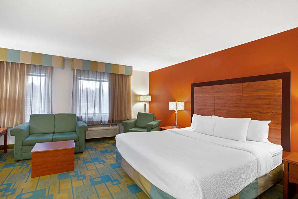 La Quinta Inn by Wyndham Auburn Worcester - featured photo