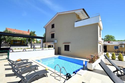 Apartments Zrinka — 4-Star Luxury Hotel in Omisalj, Croatia