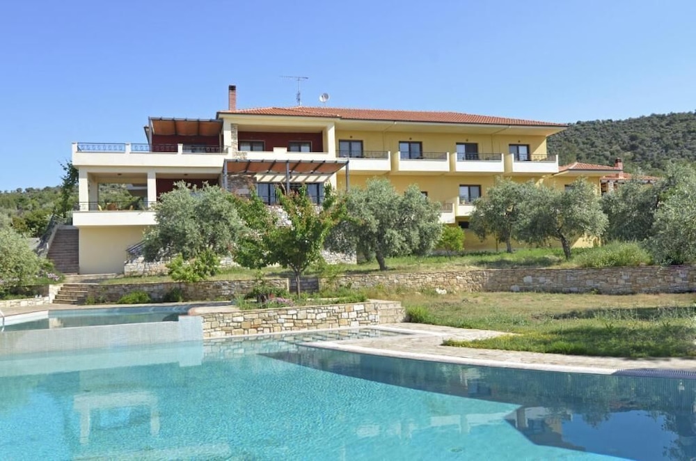 Moonbeam Hotel - carbon neutral hotel in Thasos