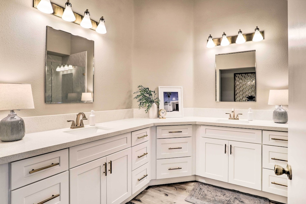 Chic Palm Desert Condo with Resort Style Amenities - photo 3