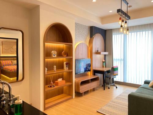 1BR The Charming Branz by lalerooms CLOSE TO ICE find us on ig lalerooms — 4-Star Luxury Hotel in Tangerang, Indonesia