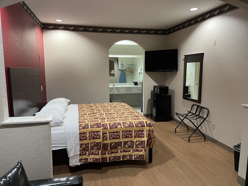 Scott Inn and Suites Houston - photo 10