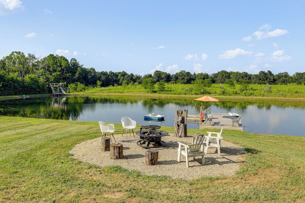 Private Ponds & Trails: Hillsboro Nature Retreat in Hillsboro, United States