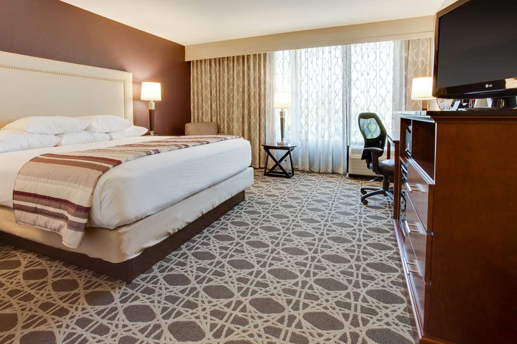 Drury Inn & Suites Louisville East - photo 16