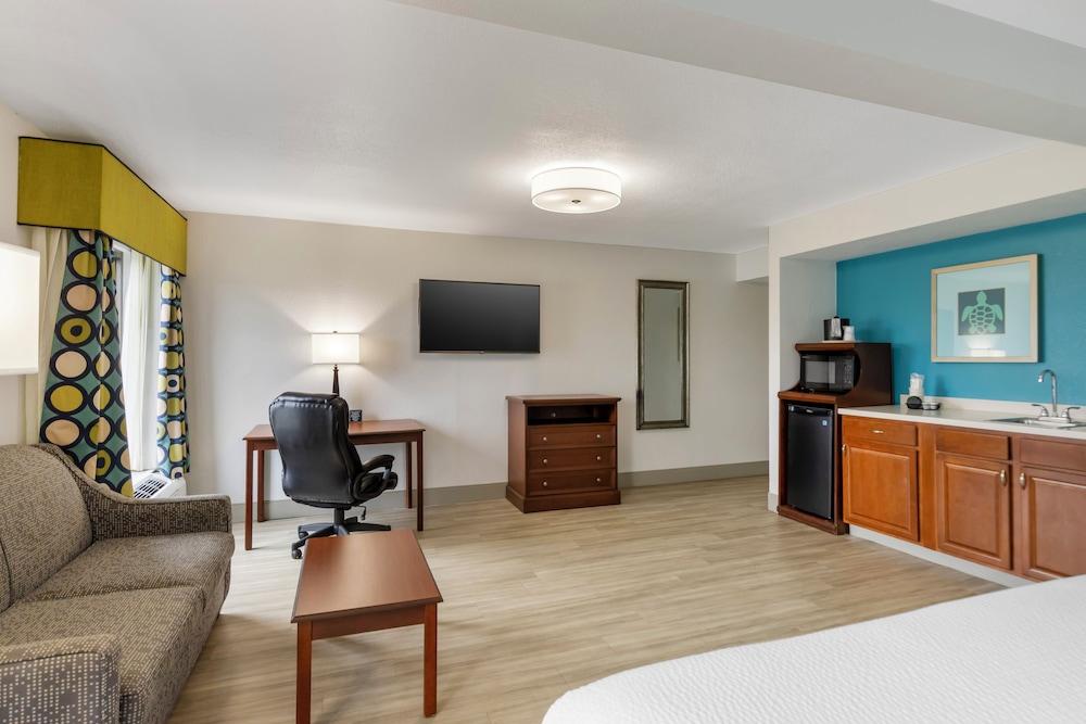 Baymont Inn And Suites Myrtle Beach - photo 11