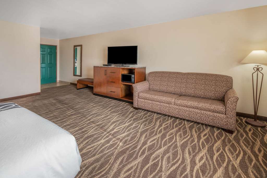 La Quinta Inn & Suites by Wyndham Belgrade Bozeman Airport - photo 17