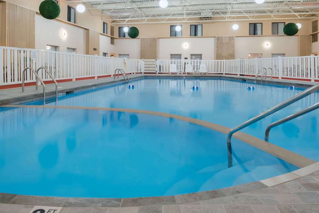 Ramada by Wyndham Grand Forks - photo 9
