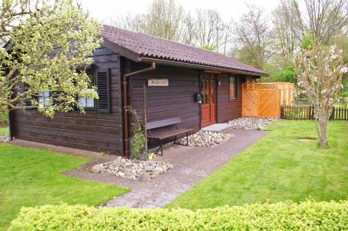 Zeltdachhaus mit W_LAN in Strandna — hotel in Damp