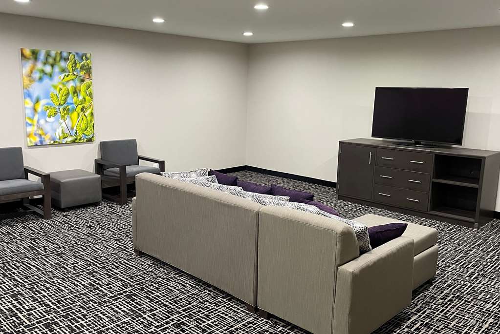 La Quinta Inn & Suites by Wyndham Indianapolis Downtown - photo 10