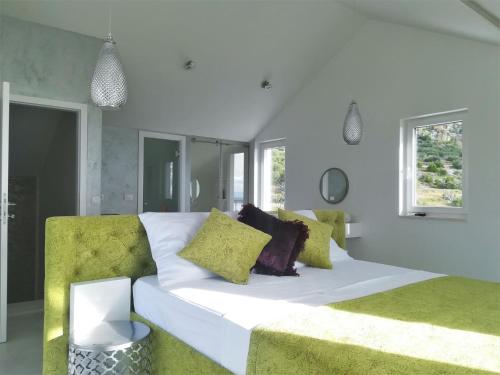 Villa Glory Grande with swimmingpool and panoramic sea view — 4-Star Luxury Hotel in Podgora, Croatia