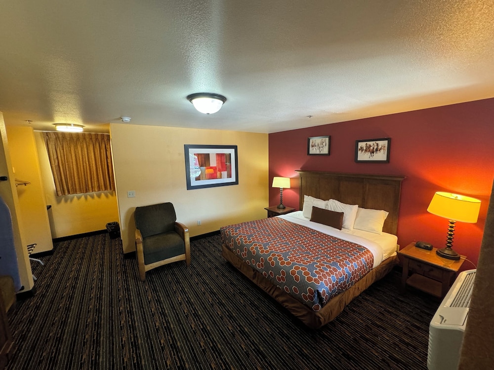 The Royal Victorian Motel - photo 23
