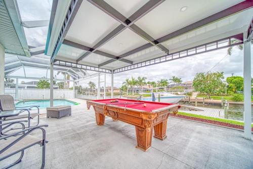 The Salty Stay Heated Pool — 4-Star Luxury Hotel in Cape Coral, United States