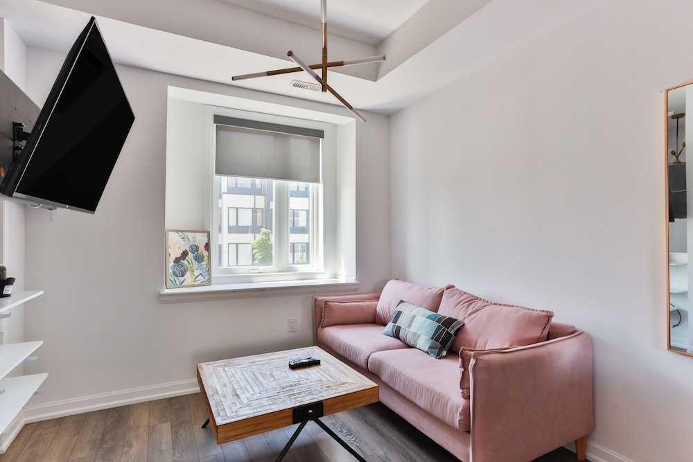 Central 3BDR Townhouse in Downsview Park — 4-Star Luxury Hotel in Toronto, Canada