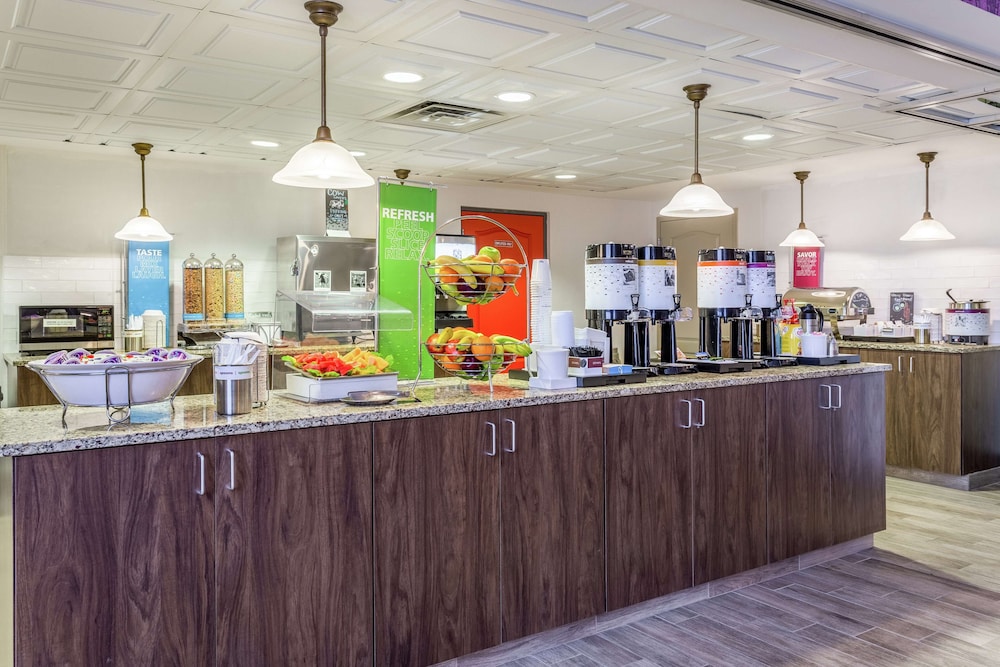 Hampton Inn & Suites Chicago Libertyville - photo 29