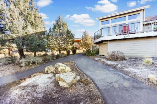 Village Loop Escape — 4-Star Luxury Hotel in Redmond, United States