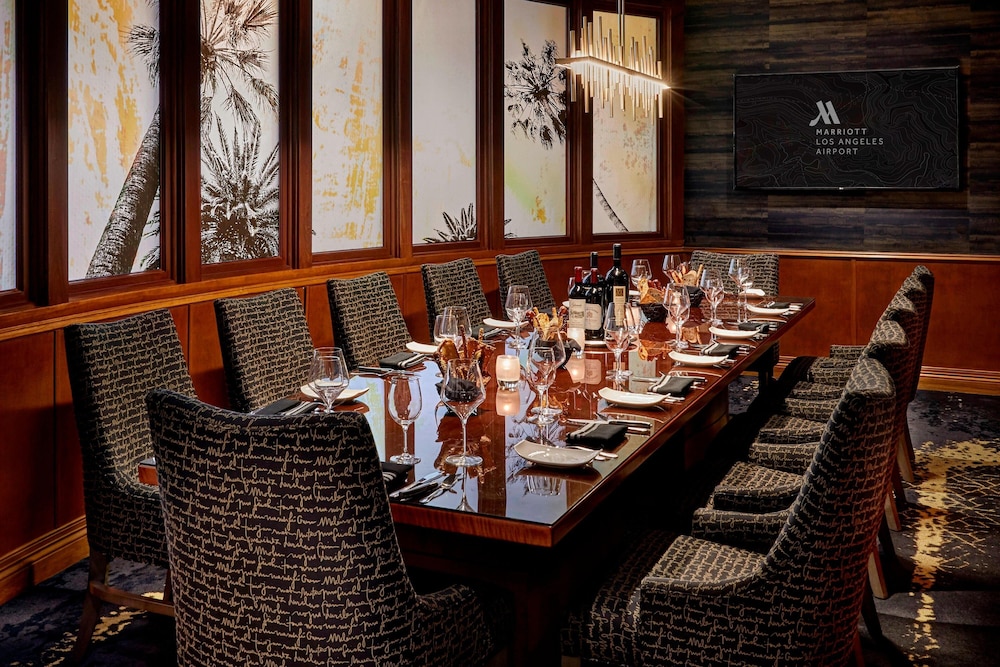 Los Angeles Airport Marriott - photo 41