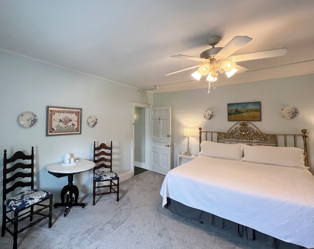 Rogues Harbor Inn - photo 25