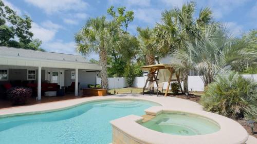 Gorgeous Private Villa Pool Hot tub — 4-Star Luxury Hotel in Myrtle Beach, United States