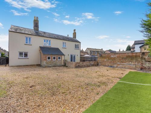 Cathedral View Farmhouse — 4-Star Luxury Hotel in Ely, United Kingdom