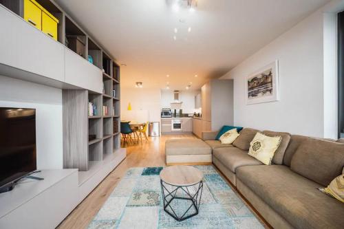 3 Bed 2 Bath with Stunning Views from the 8th Fl Pass the Keys — 4-Star Luxury Hotel in London, United Kingdom