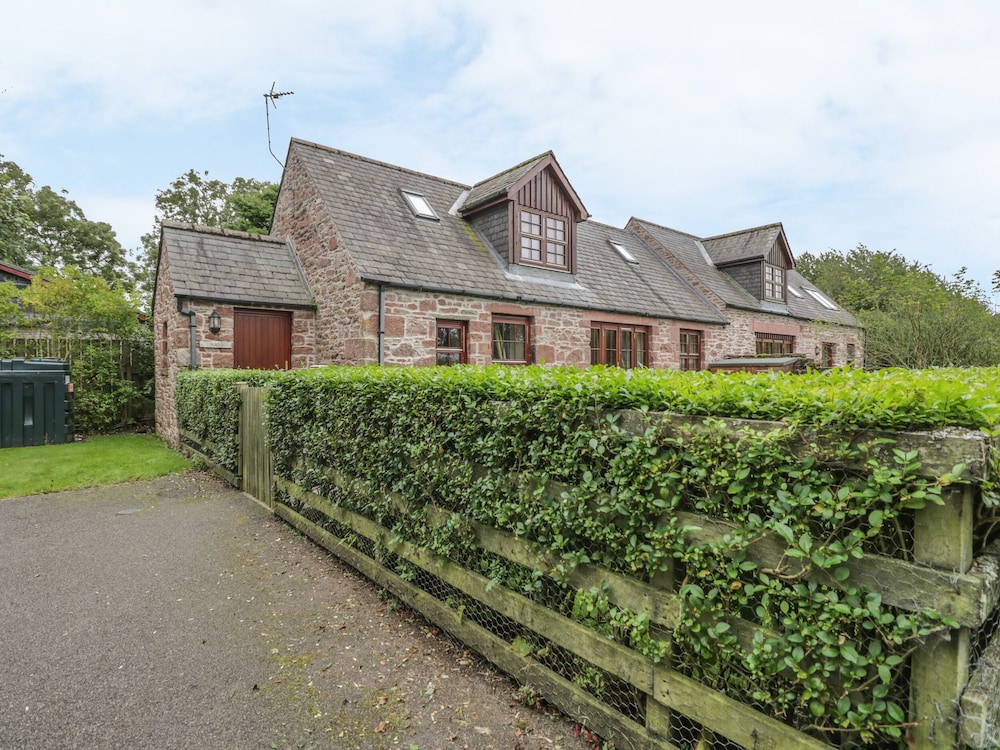 Kamba Cottage — 4-Star Luxury Hotel in Forfar, United Kingdom