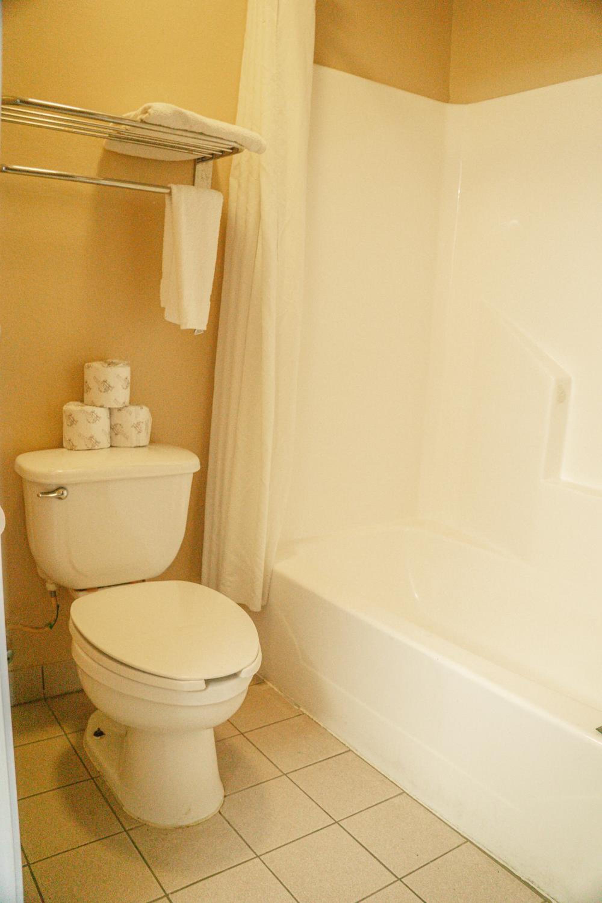 Capital O Fairway Inn Baytown La Porte TX - photo 35