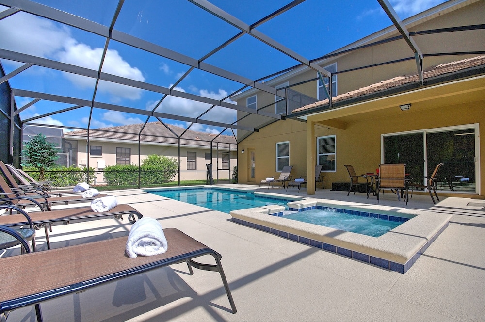 South Facing Pool Near Disney 5 Bed Luxury — 4-Star Luxury Hotel in Kissimmee, United States