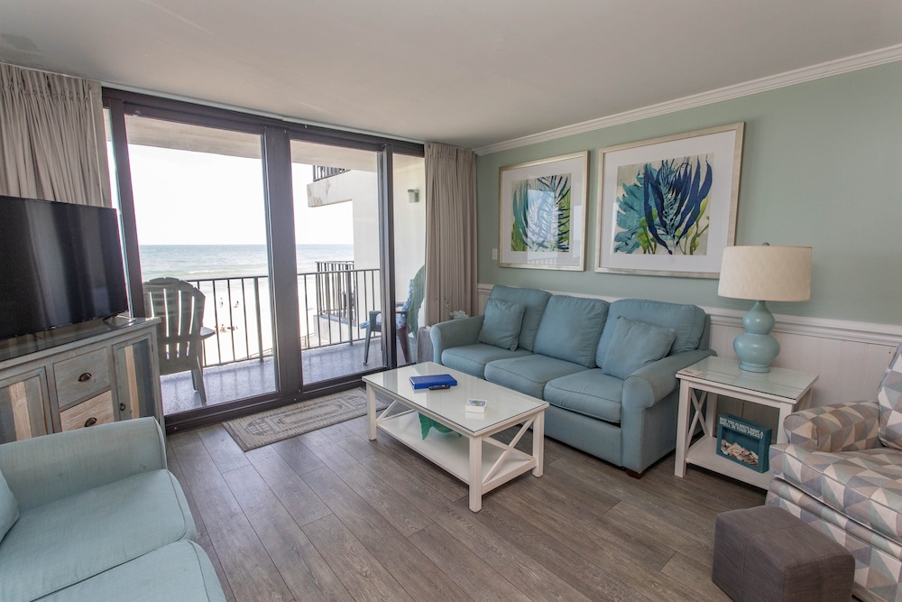 Royal Garden Resort 201 3 Bedroom Condo by RedAwning in Murrells Inlet, United States