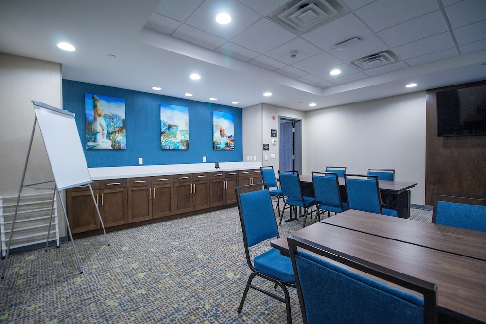 Hampton Inn & Suites North Attleboro - photo 36
