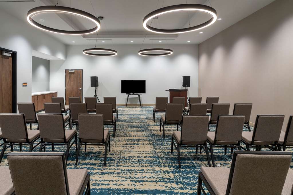 La Quinta Inn & Suites by Wyndham Nashville Downtown Stadium - photo 50