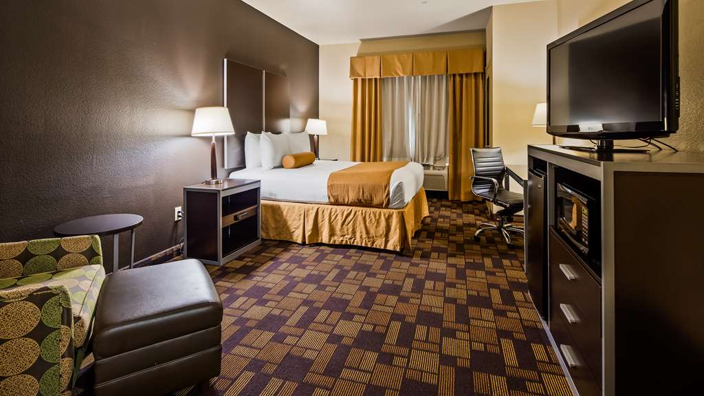 Best Western Windsor Pointe Hotel & Suites Frost Bank Center - photo 2
