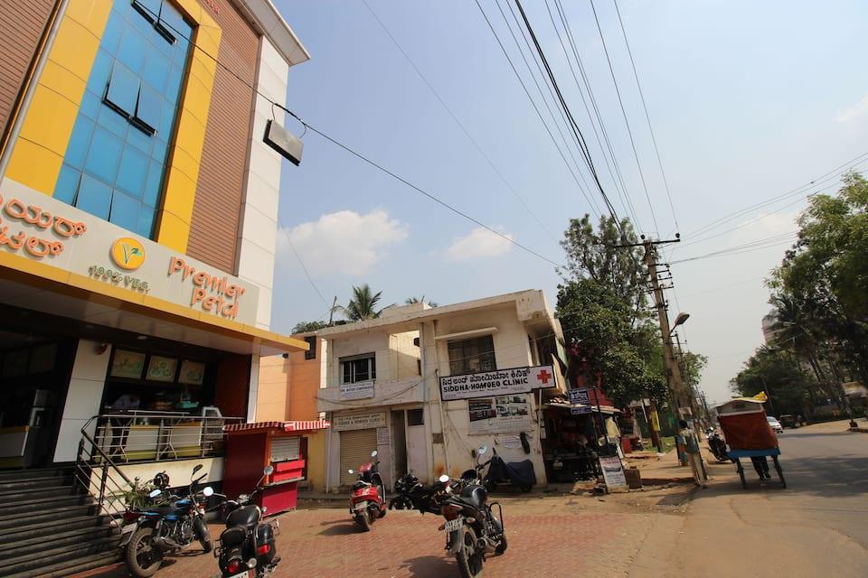 Hotel Premier Comforts - last minute hotel in Bengaluru