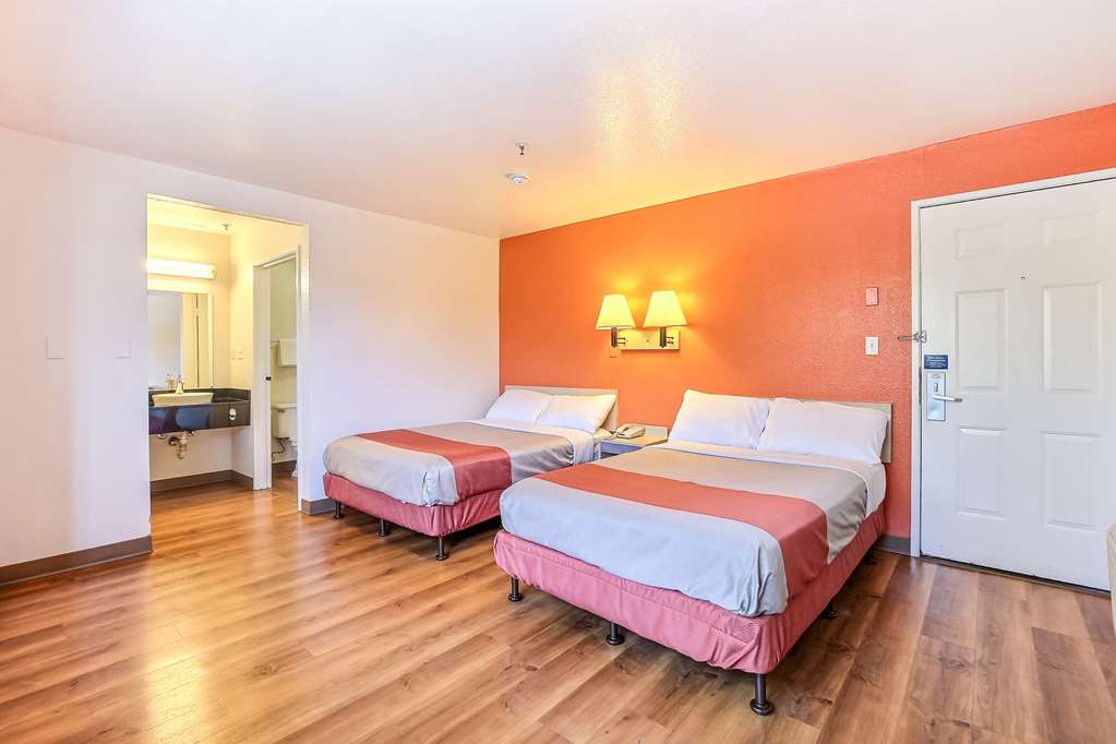 Motel 6 Pinole CA - photo 18