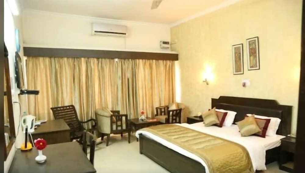 Badkhal Lake Resort — hotel in Faridabad