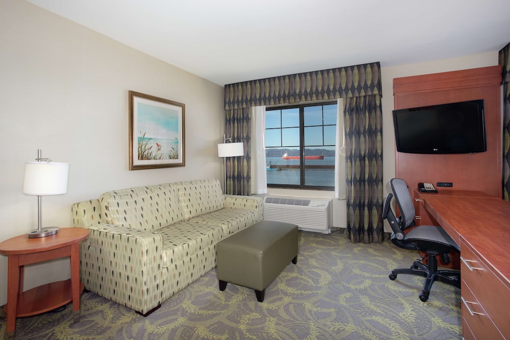 Hampton Inn and Suites Astoria - photo 27