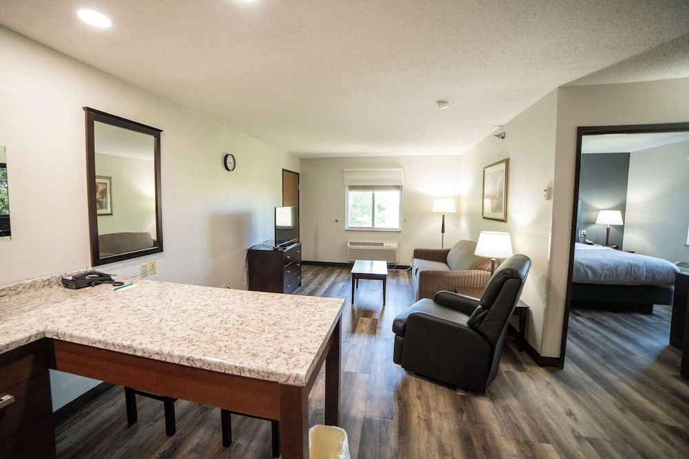 Quality Inn & Suites Watertown near Prairie Lakes Ice Arena - photo 48