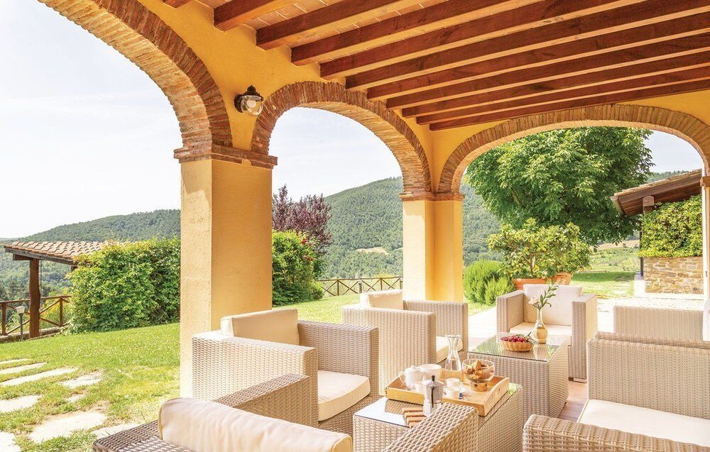 Agriturismo Il Castelluccio — 4-Star Luxury Hotel in Subbiano, Italy