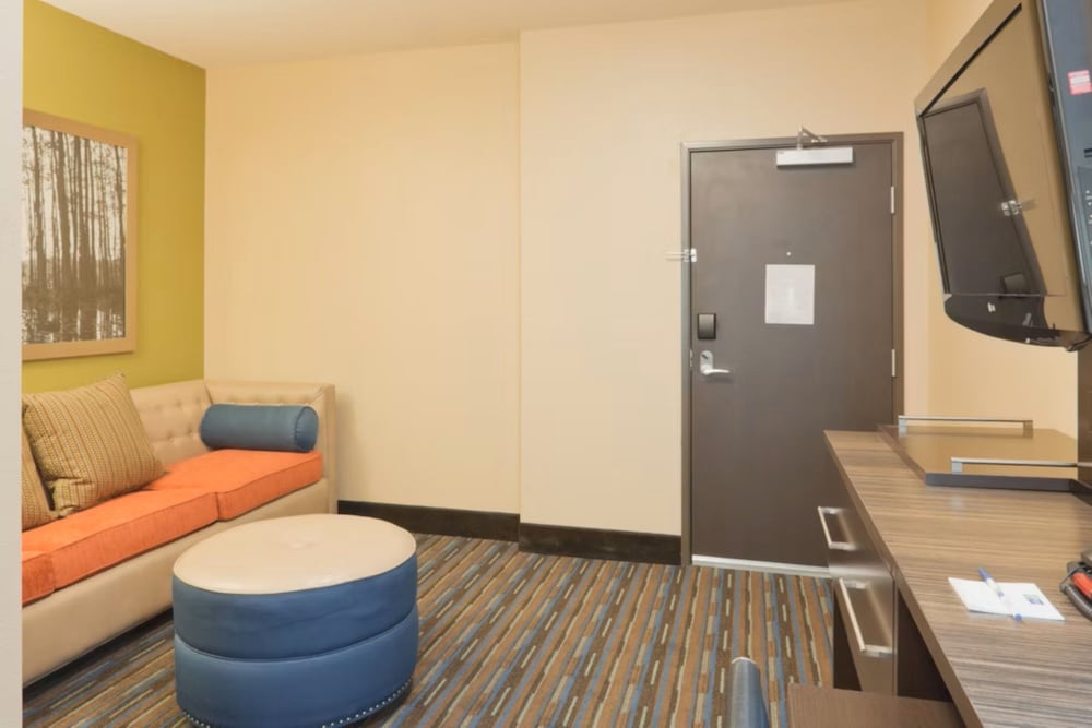 Holiday Inn Express Hotel & Suites Fulton by IHG - photo 8