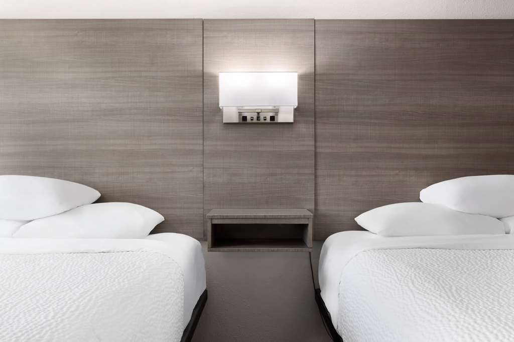 Ramada by Wyndham Medford Airport North - photo 22