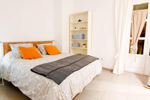 Apartamento Suite Next to Catedral — 4-Star Luxury Hotel in Sevilla, Spain