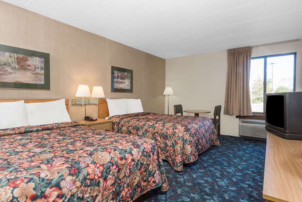 Knights Inn Dayton at Poe Ave - photo 14