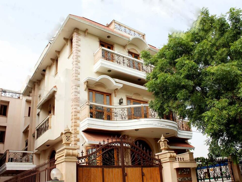 OYO 1450 Hotel Ashray - last minute hotel in Noida