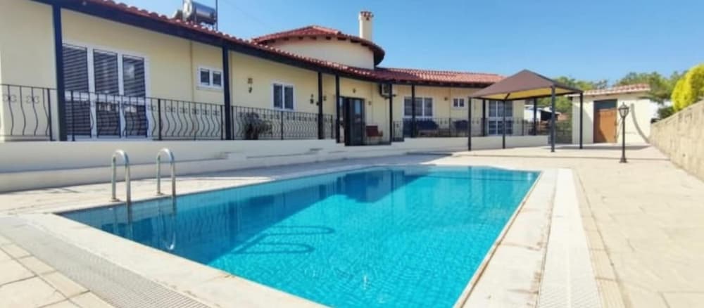 Villa Private Pool Free Parking & pet Friendly — 4-Star Luxury Hotel in Kyrenia, Cyprus