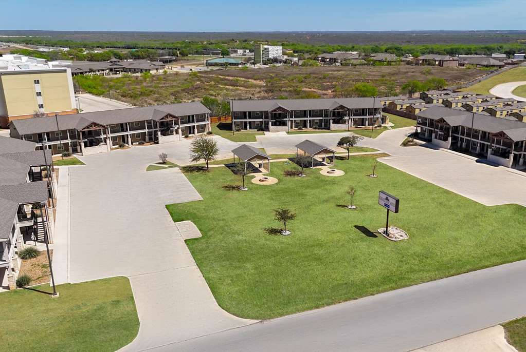 Eagle's Den Suites Cotulla a Travelodge by Wyndham - featured photo