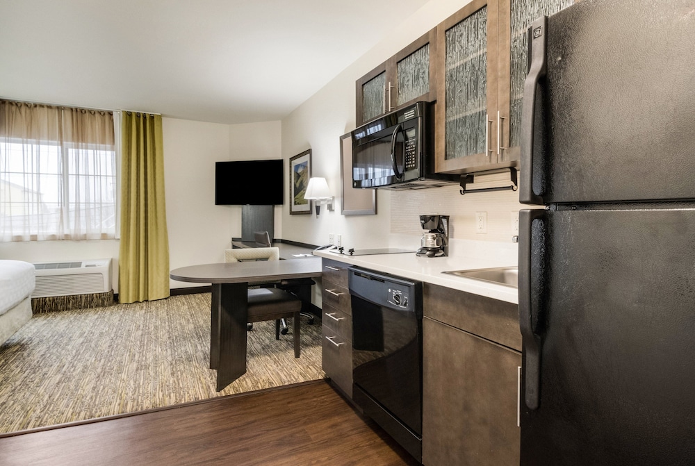 Candlewood Suites Portland Airport by IHG - photo 26