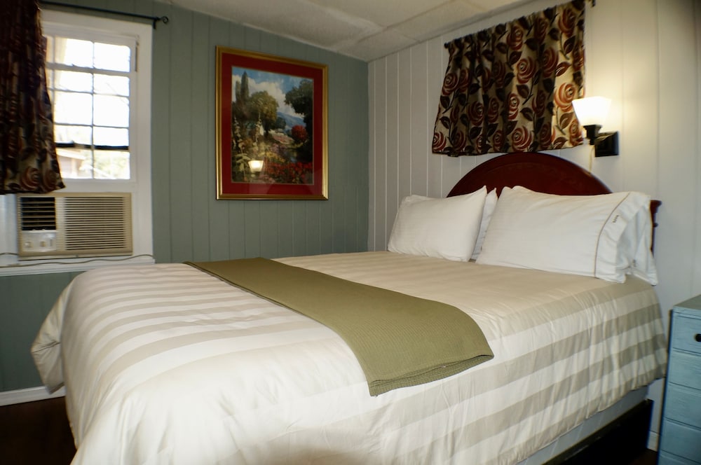 CedarWood Inn - photo 38