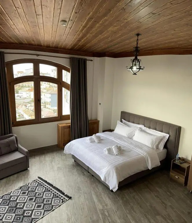 Hotel Kroi Near Castle Entrance Castle And Town View — Kruje