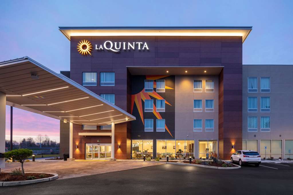 La Quinta Inn & Suites by Wyndham Centralia - photo 11