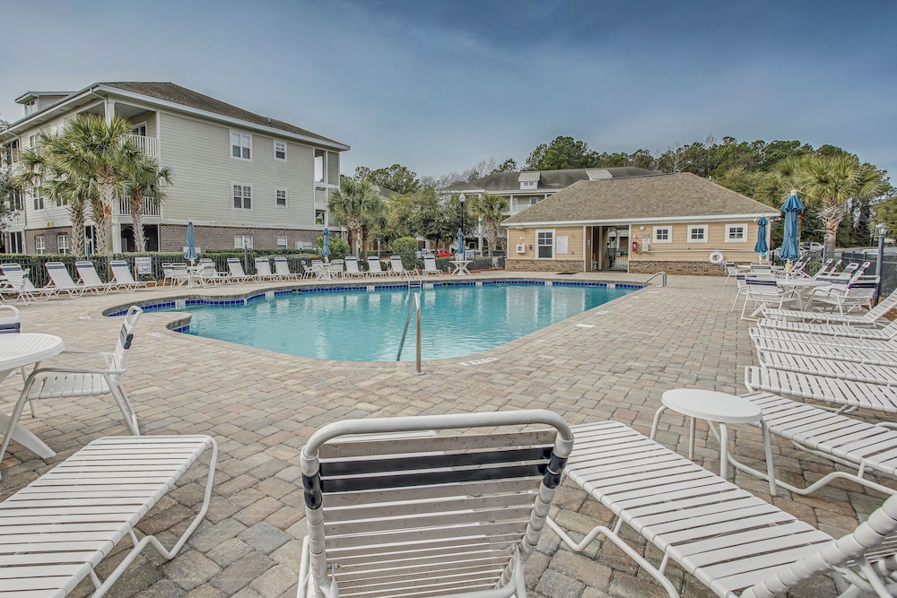 Resort Condo w Pool Access Near Barefoot Landing — 4-Star Luxury Hotel in North Myrtle Beach, United States
