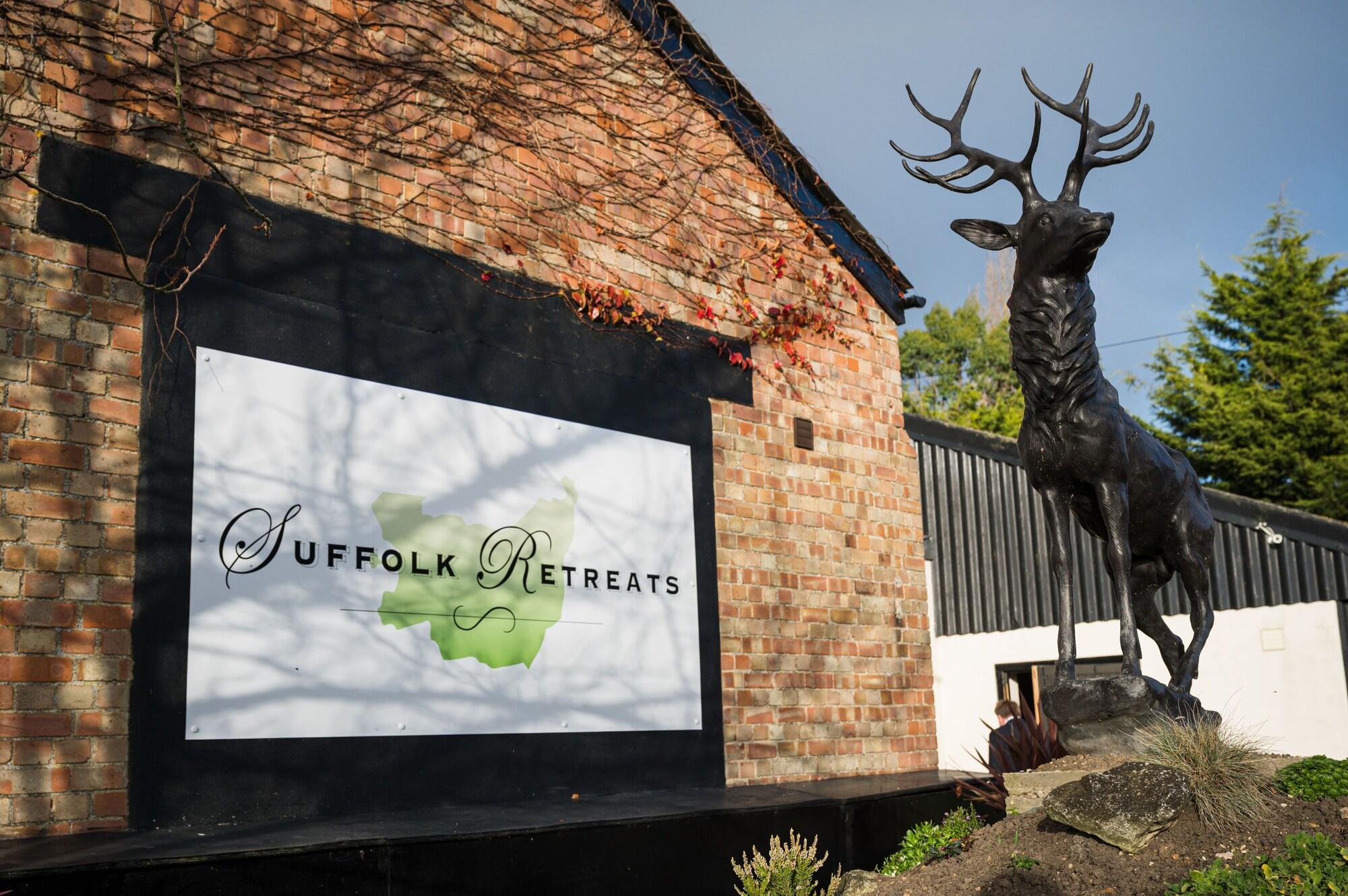 Suffolk Retreats for up to 24 Guests With hot tub — hotel in Sudbury